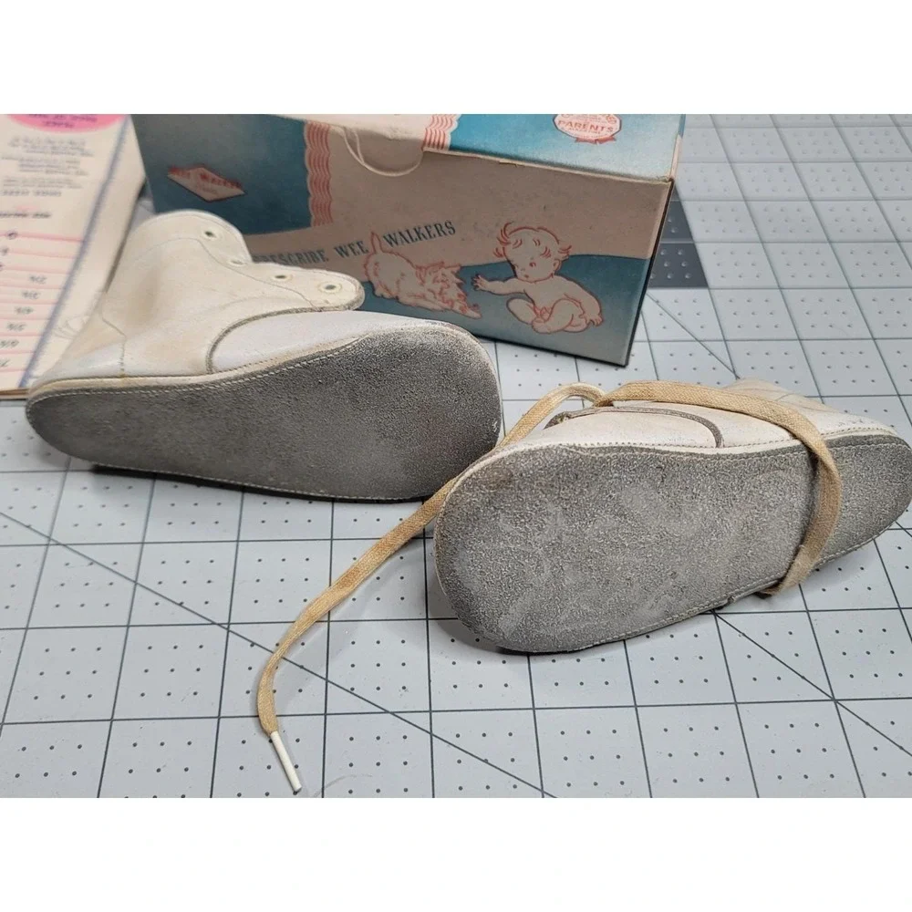 Vintage Baby Shoes With Original Box & Papers Wee Walker Made In USA 1940s